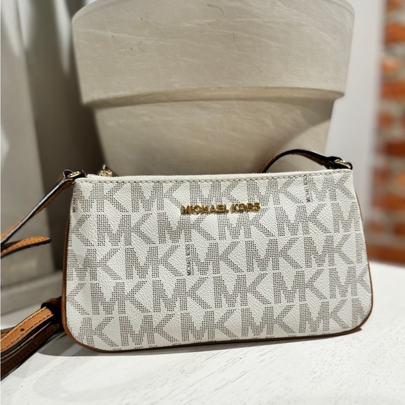 Michael Kors Small Crossbody - Picture 5 of 8
